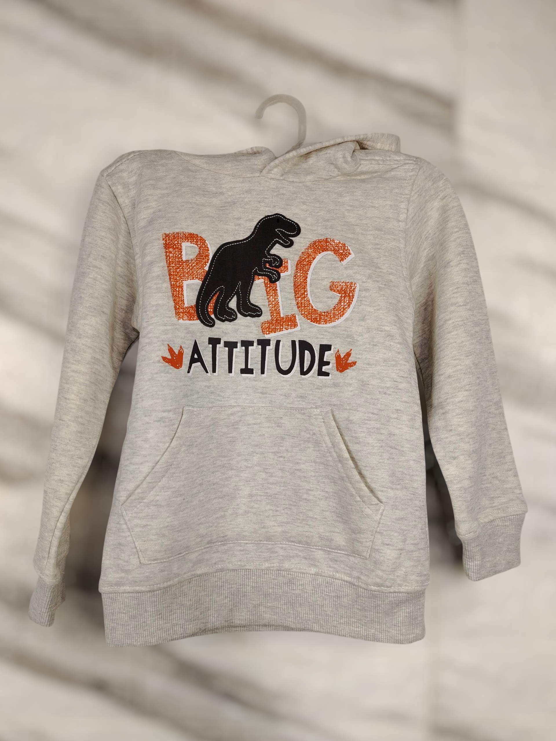 Canguro frizado – Talla 5–6 (ideal 6 años). Tela gruesita y suave. Estado: nuevo sin etiqueta.