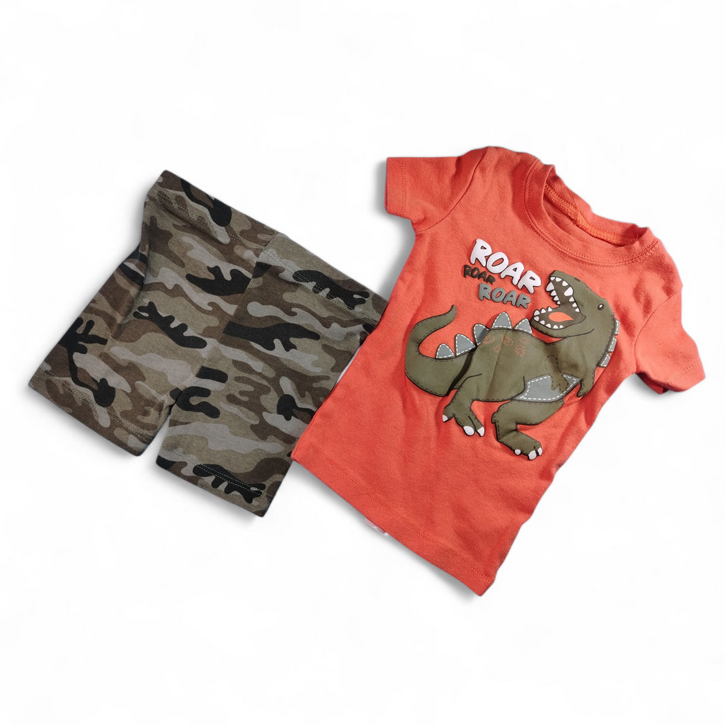 Conjunto Niño Dinosaurio Naranja + Short Camuflado (9–12 meses) [Semi-Nuevo]